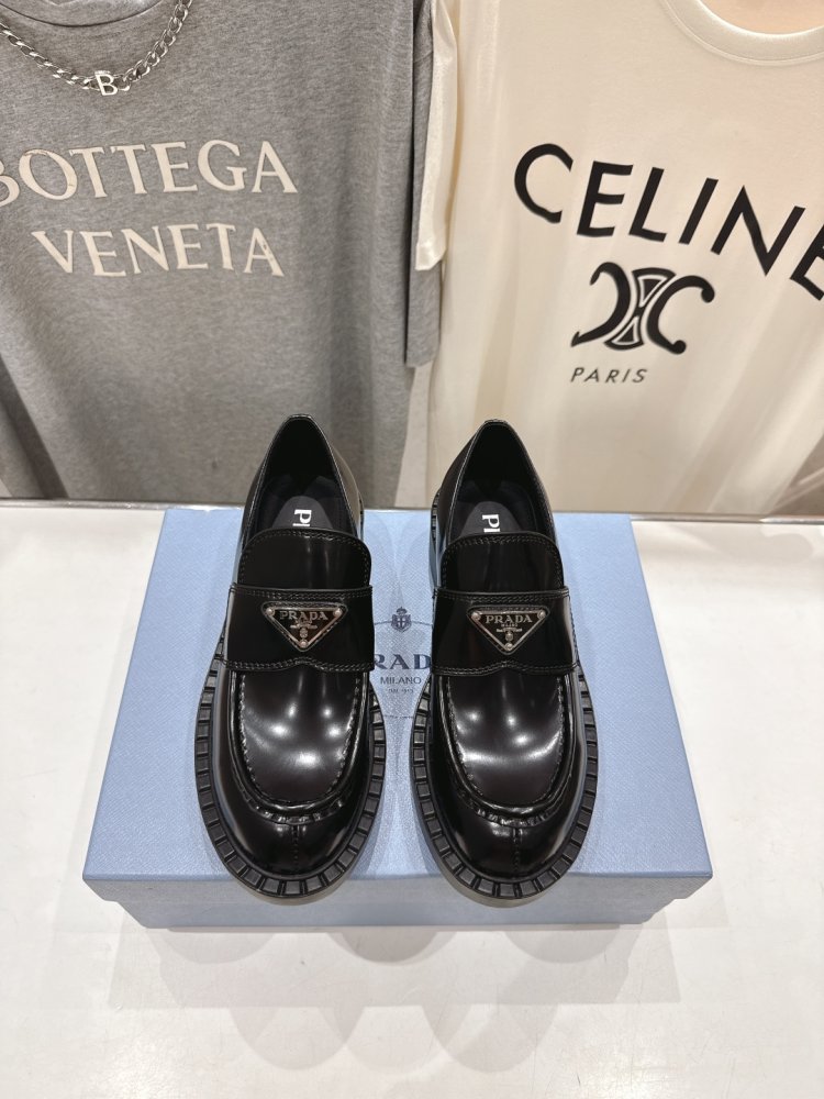 Лоферы женские