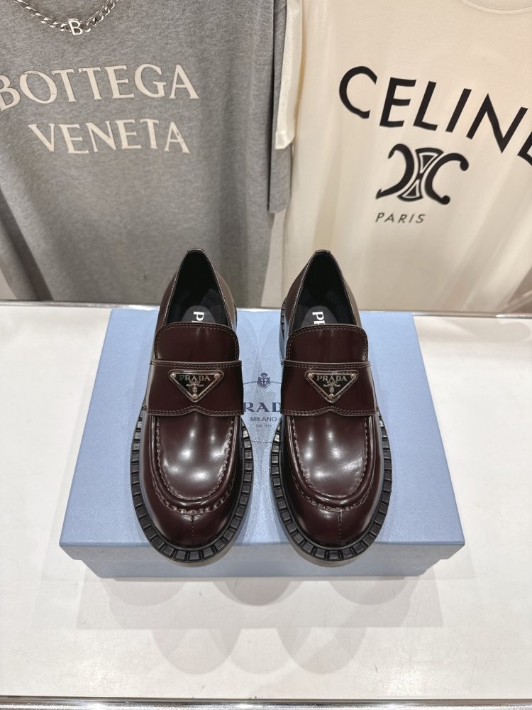 Лоферы женские