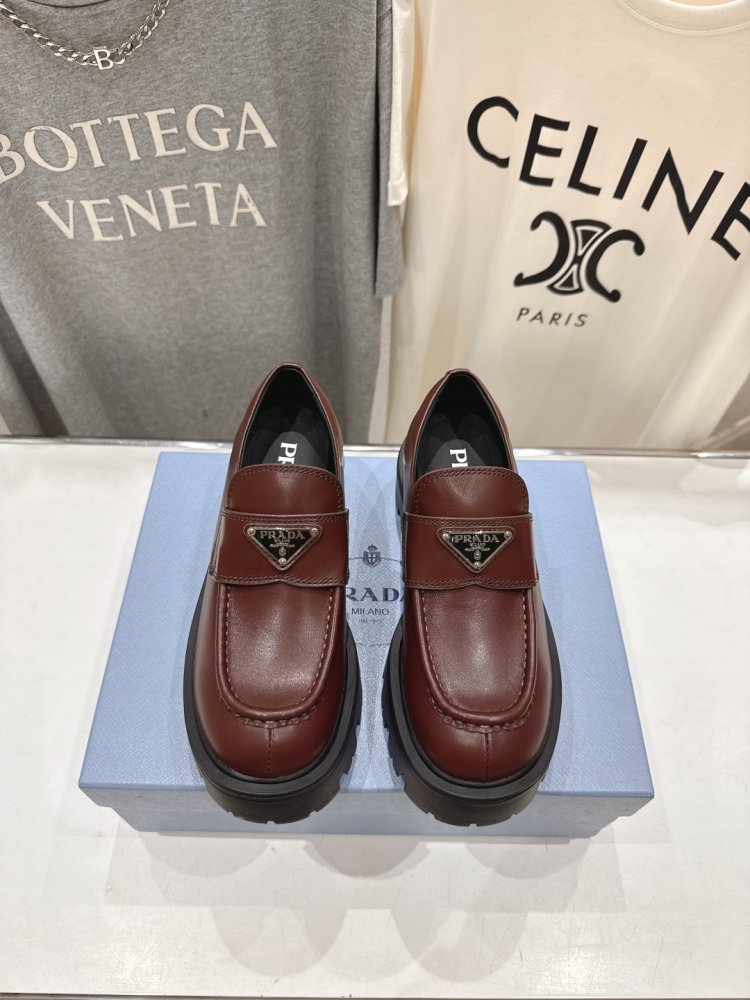 Лоферы женские