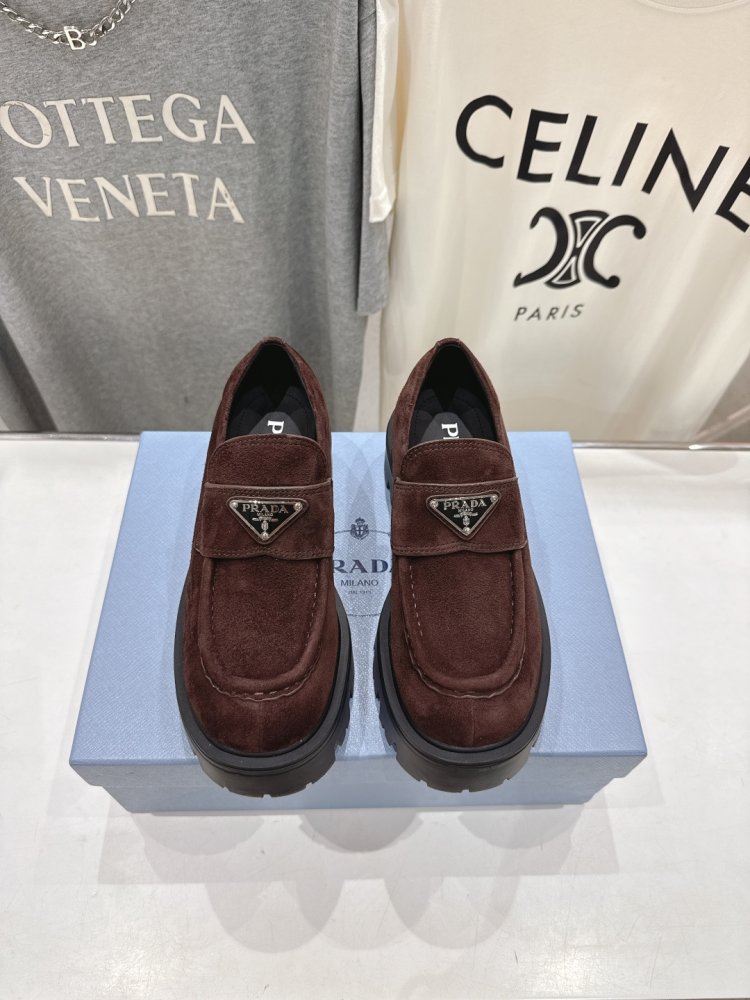 Лоферы женские