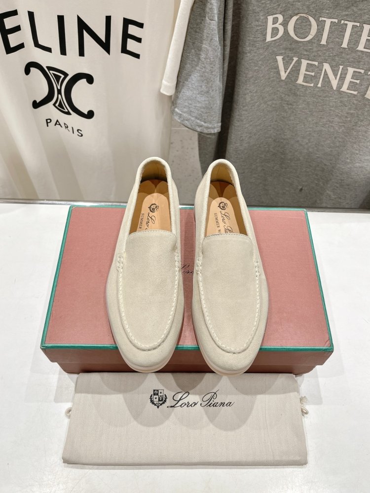 Лоферы жіночі