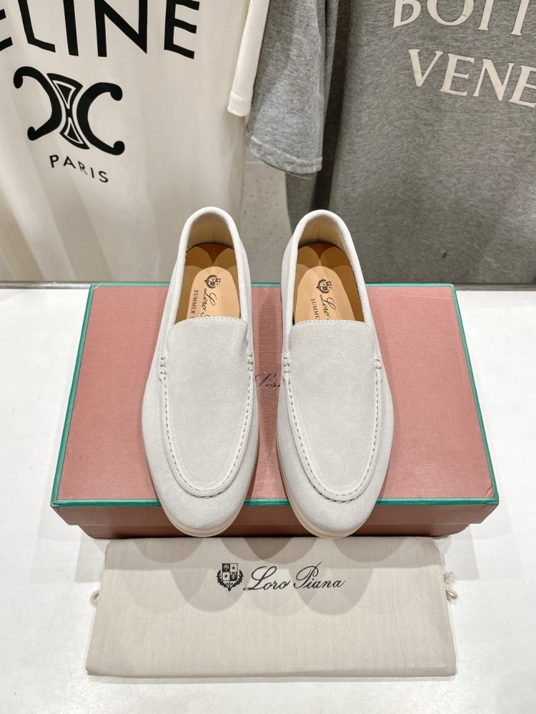 Лоферы жіночі