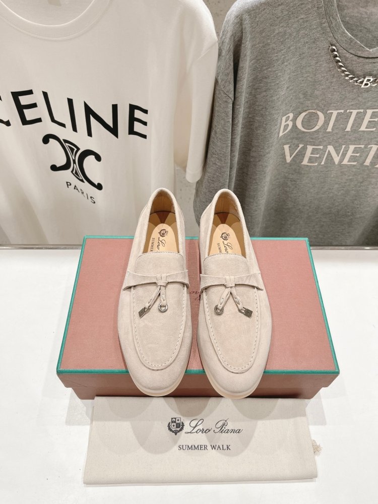 Лоферы жіночі