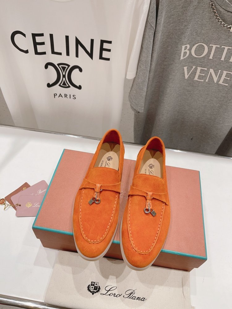 Лоферы жіночі