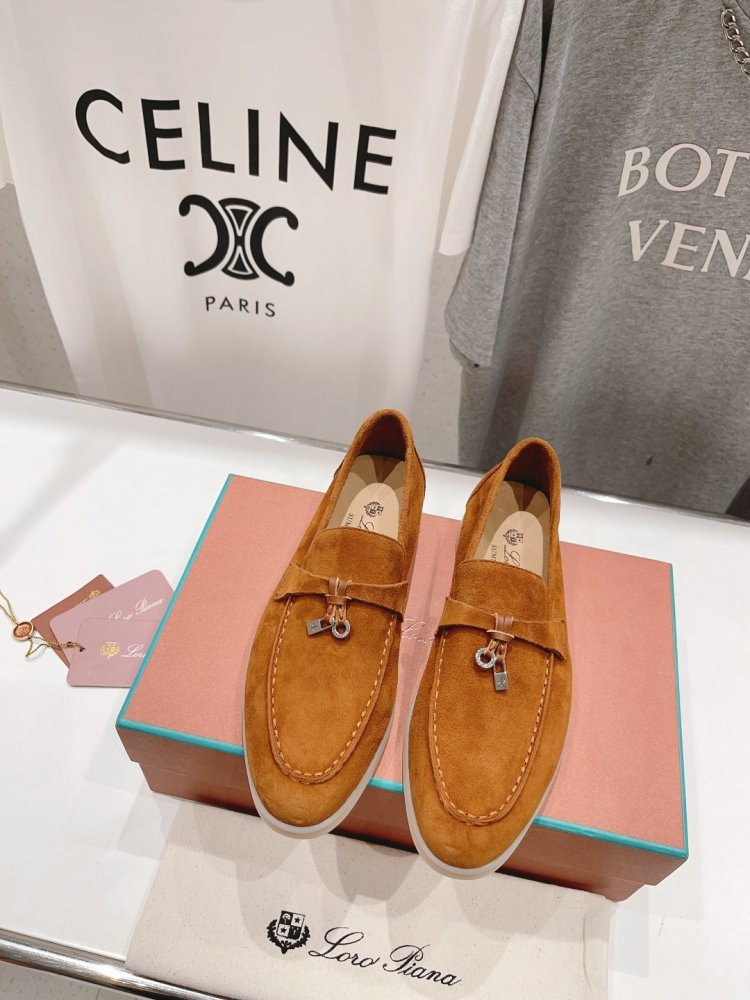 Лоферы жіночі