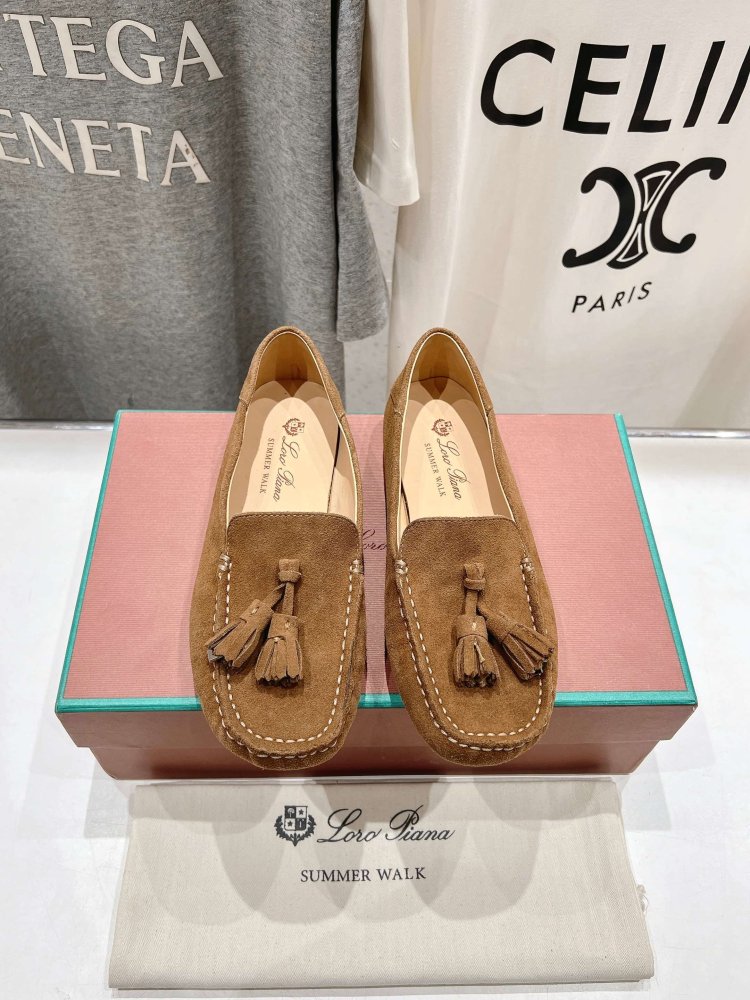 Лоферы жіночі