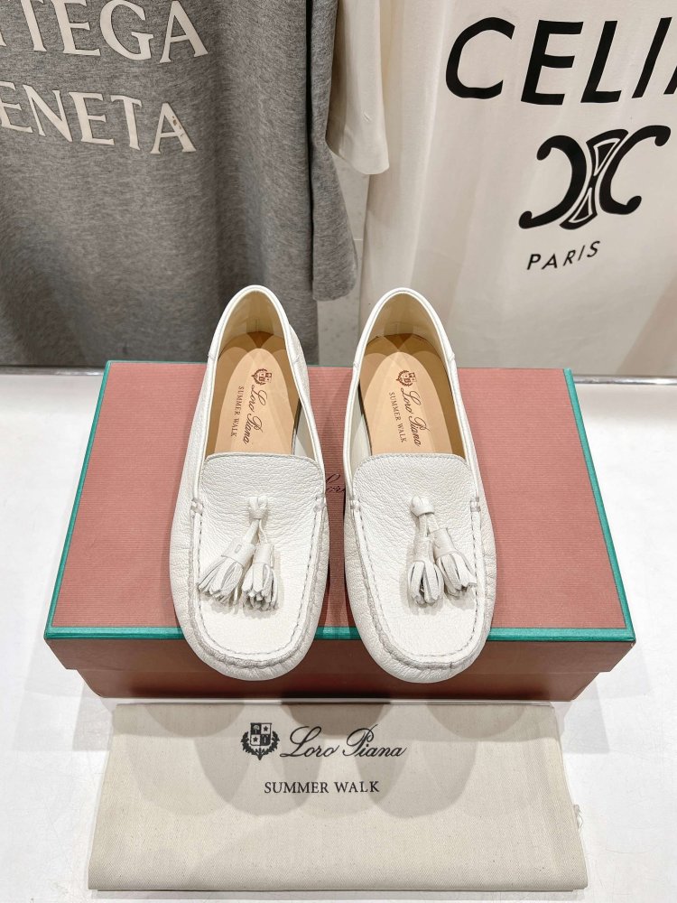 Лоферы жіночі