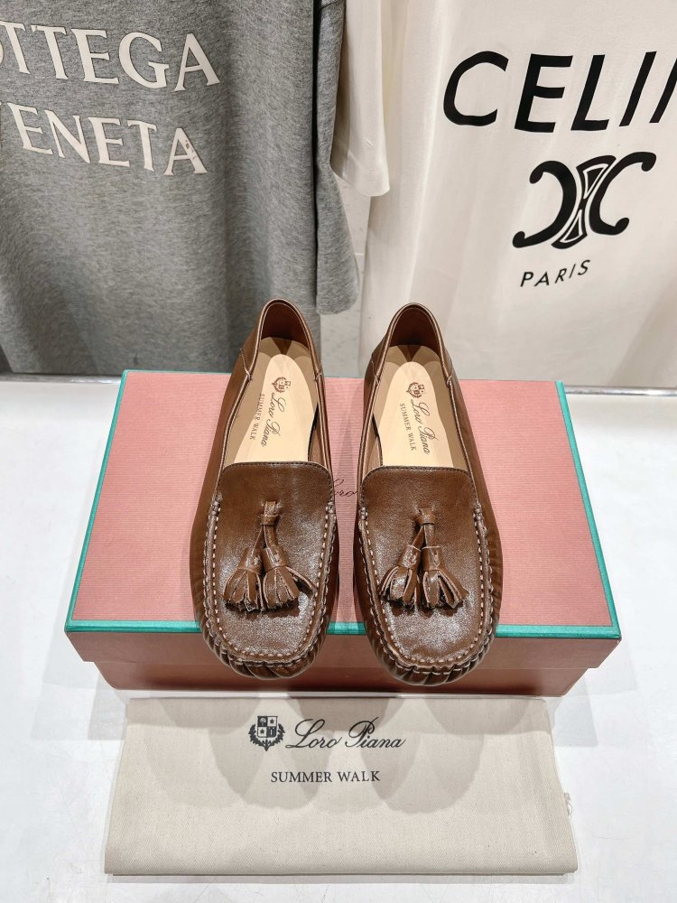 Лоферы жіночі