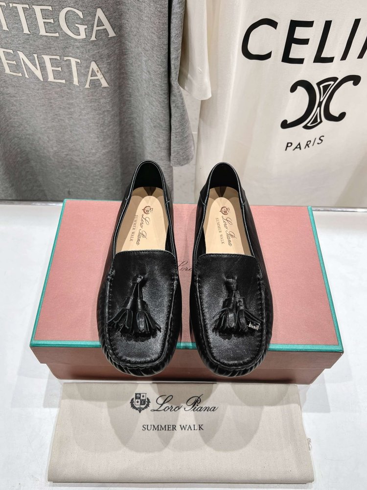 Лоферы жіночі