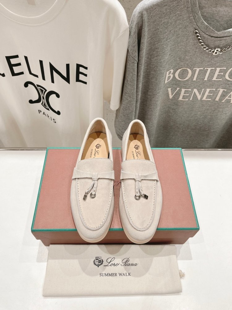 Лоферы жіночі