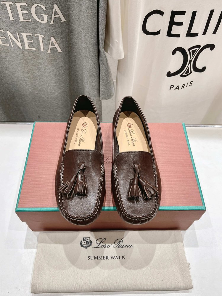 Лоферы жіночі