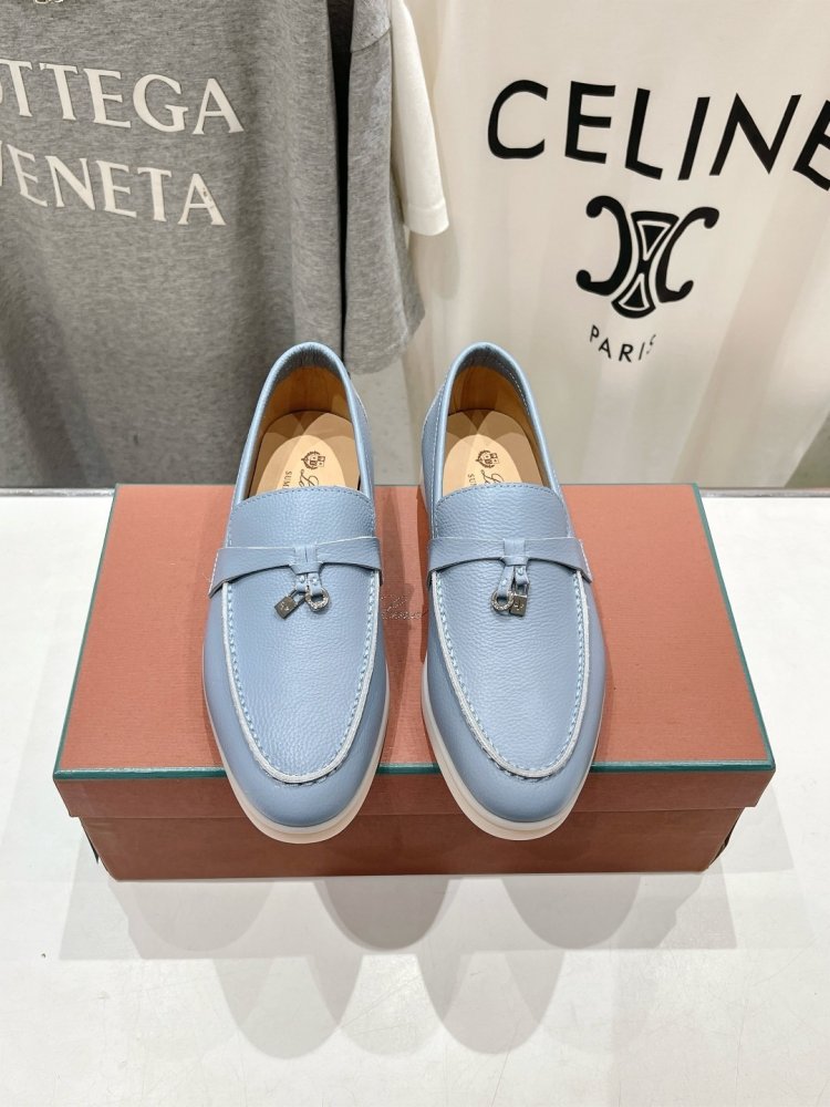 Лоферы жіночі