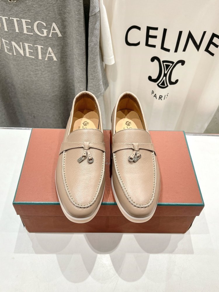 Лоферы жіночі