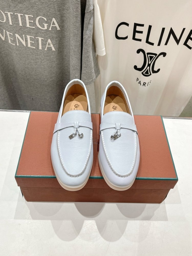 Лоферы жіночі