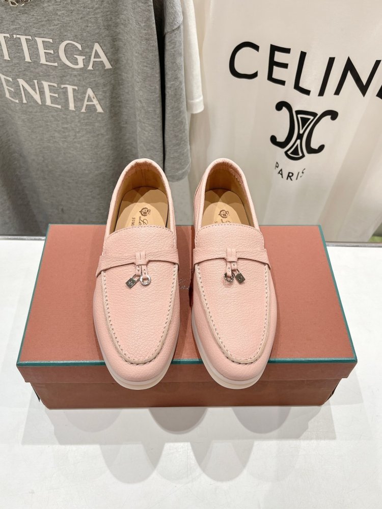 Лоферы жіночі