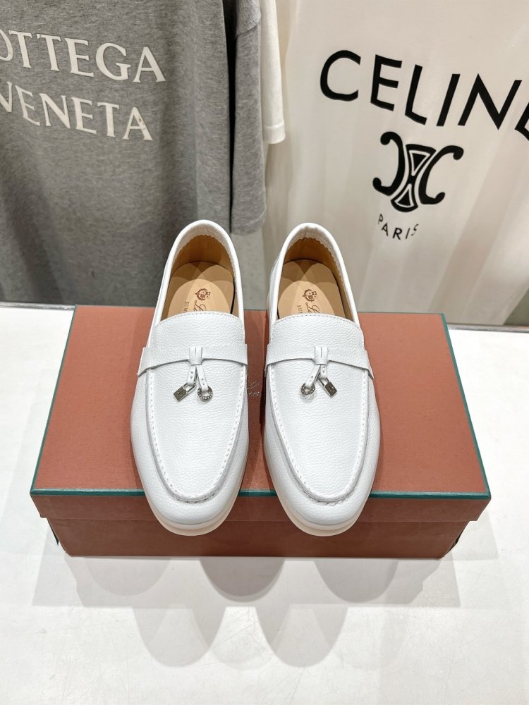 Лоферы жіночі