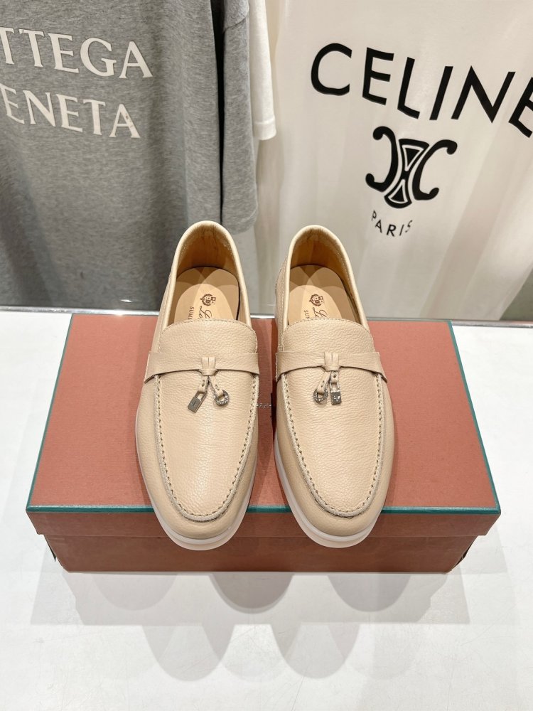 Лоферы жіночі