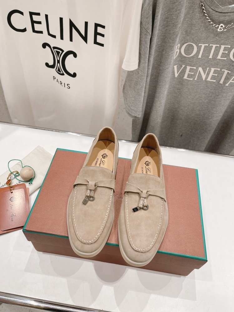 Лоферы жіночі