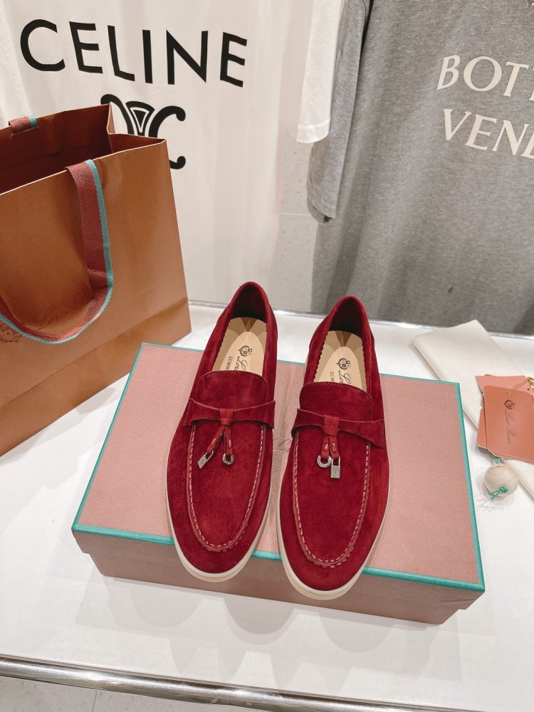 Лоферы жіночі