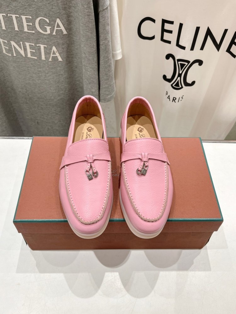 Лоферы жіночі