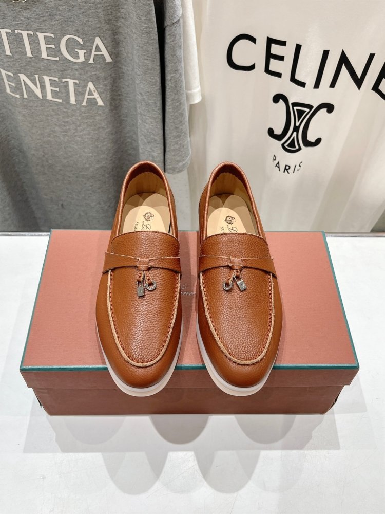 Лоферы жіночі