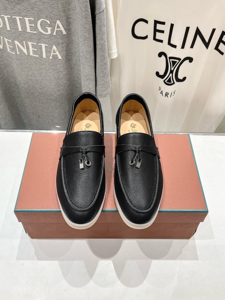 Лоферы жіночі