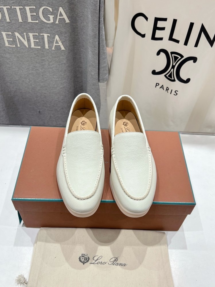 Лоферы жіночі