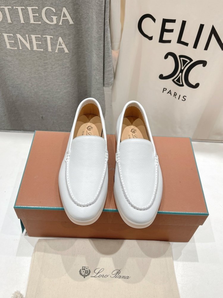 Лоферы жіночі