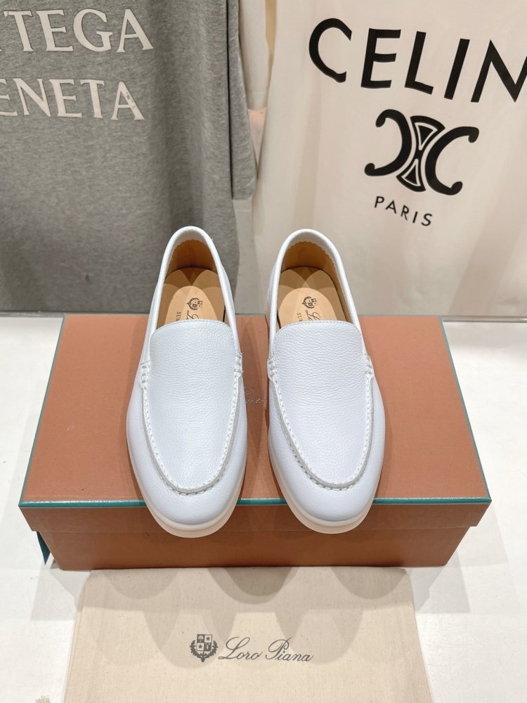 Лоферы женские