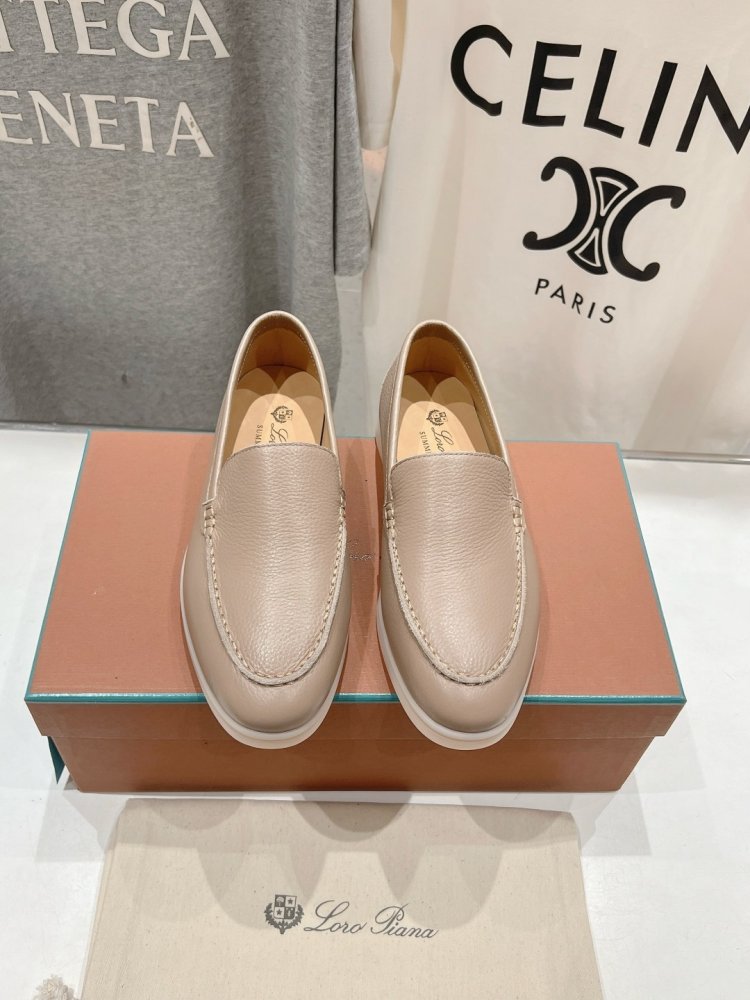 Лоферы женские