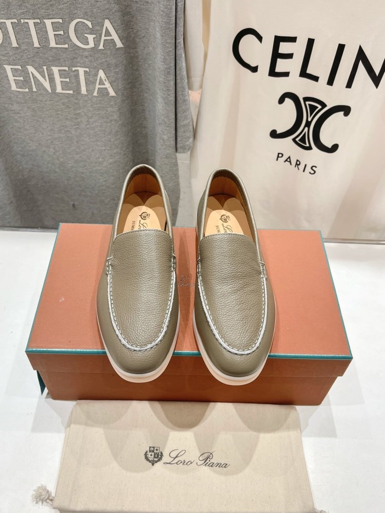 Лоферы женские