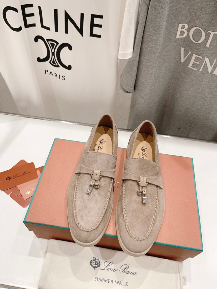 Лоферы женские