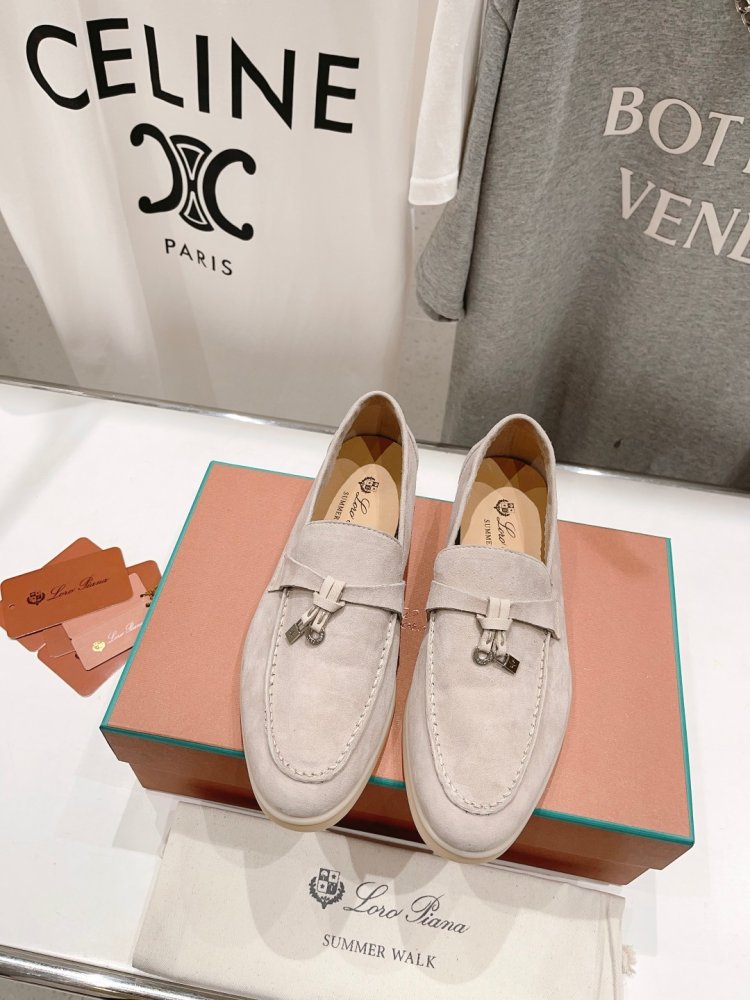 Лоферы женские