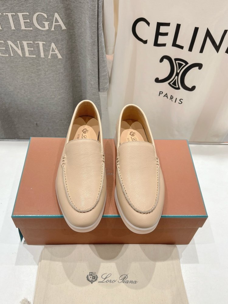 Лоферы женские