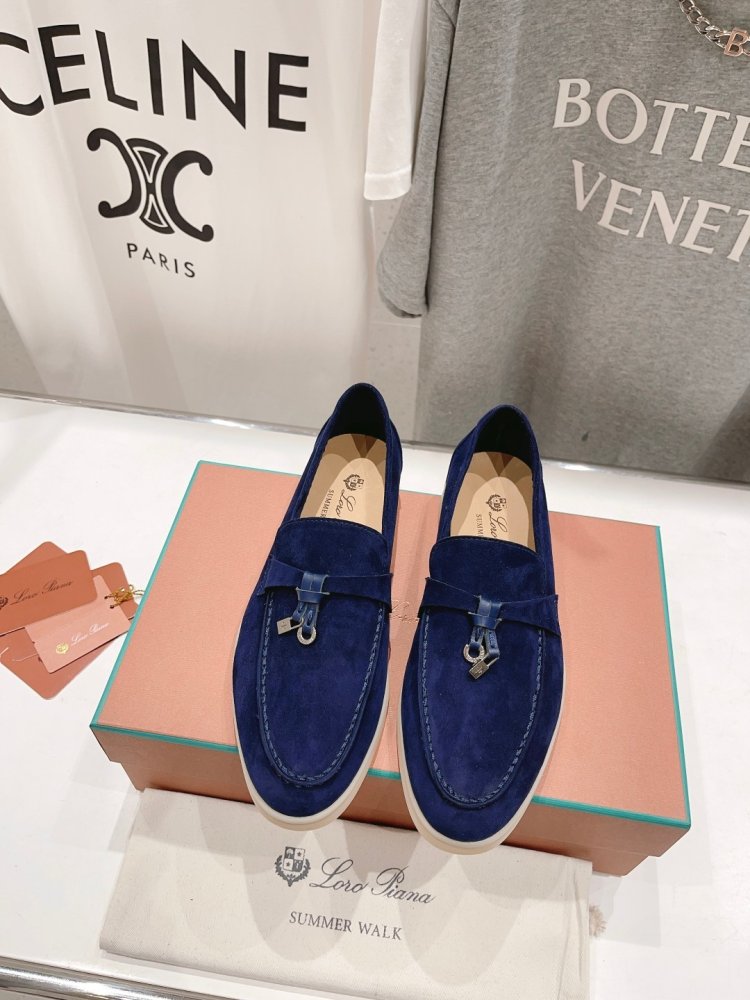 Лоферы женские