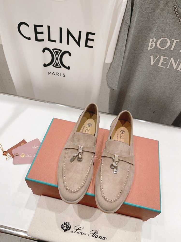 Лоферы женские