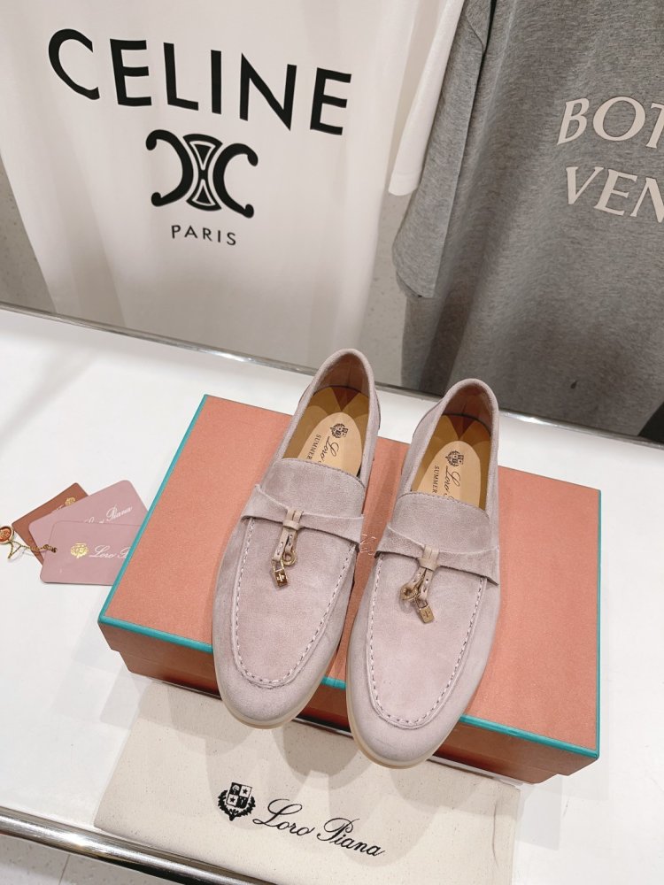 Лоферы женские