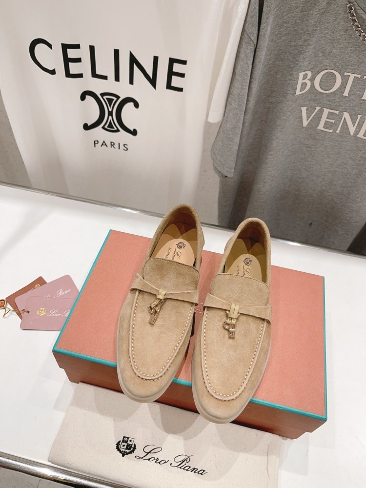 Лоферы женские