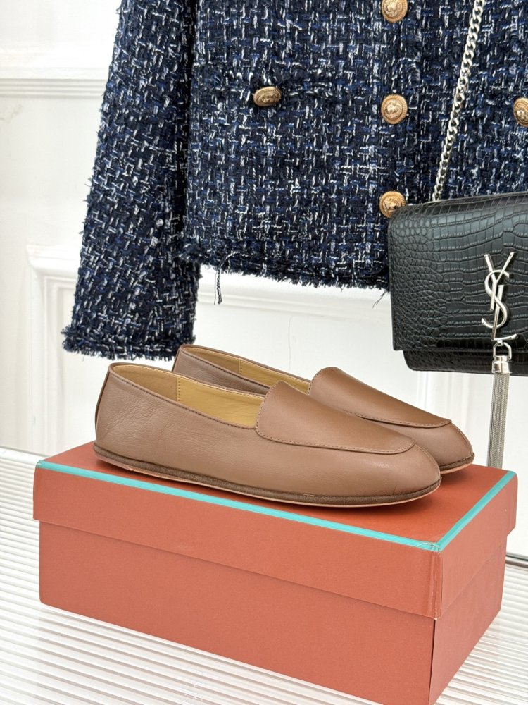 Лоферы жіночі