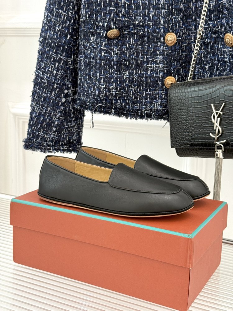 Лоферы жіночі