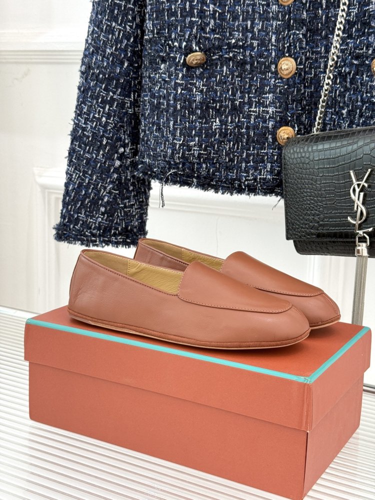 Лоферы жіночі