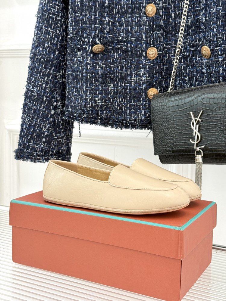 Лоферы жіночі