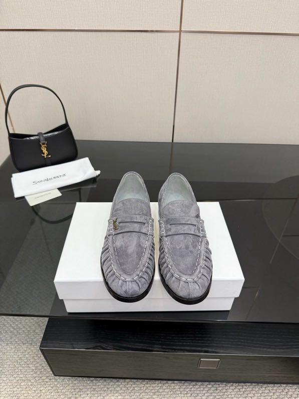 Лоферы жіночі