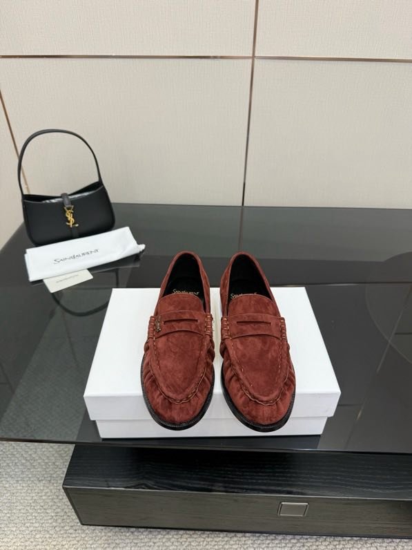 Лоферы женские