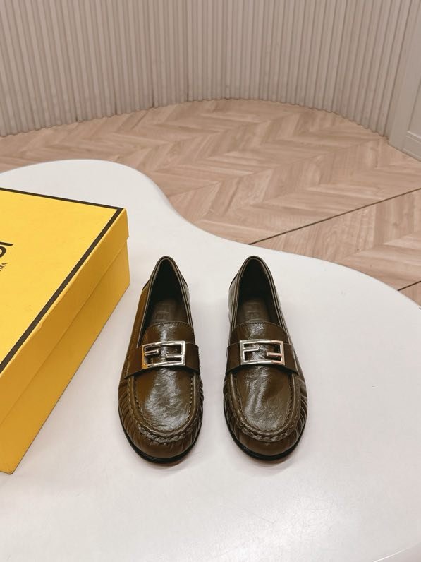 Лоферы женские