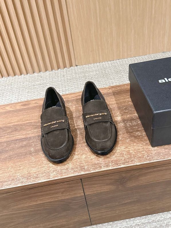 Лоферы женские