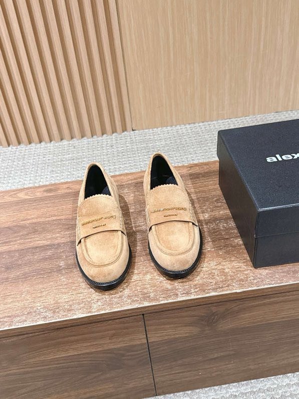 Лоферы женские