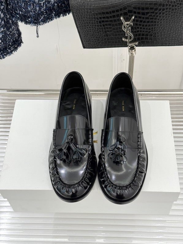 Лоферы женские