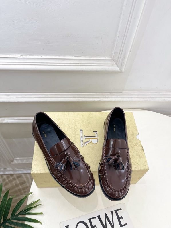 Лоферы женские