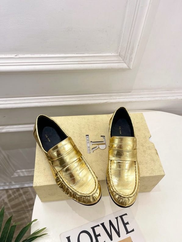 Лоферы женские